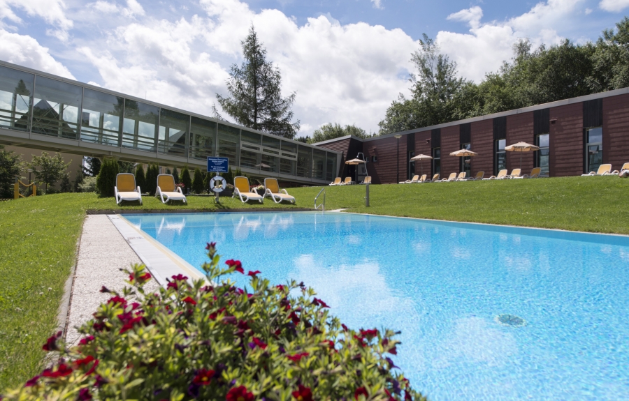 AHORN_Waldhotel_Altenberg_Aussen-Pool__2_